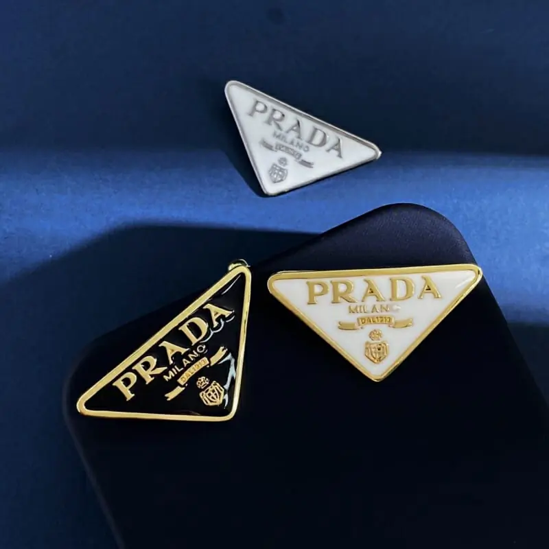 prada brooches pour femme s_12626ab1